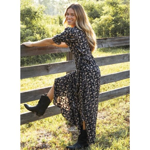 Natural Life Sophia Wrap Midi Dress Size Medium Black Leaf Print Boho Elegant - Picture 16 of 16